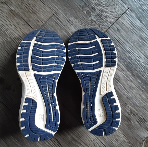 Women's Brooks size 7 glycerin 19 GTS running sneakers - Picture 5 of 5